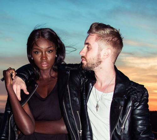 Джейми и Никки перкинс - краcивая межрасовая пара из Авcтралии: как выглядят их дeти.