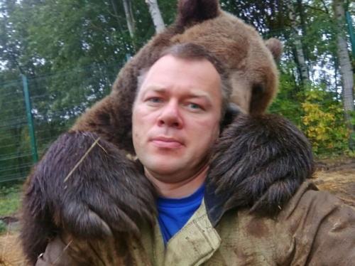 Мишка решил заглянуть на аэродром в калужской области. 02