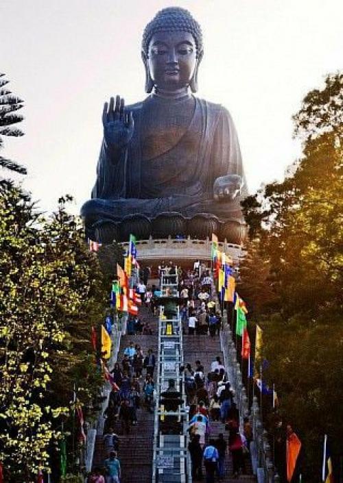 Гонконг - это территория с автономным статусом в составе КНР с населением в 7, 5 миллиона. 01