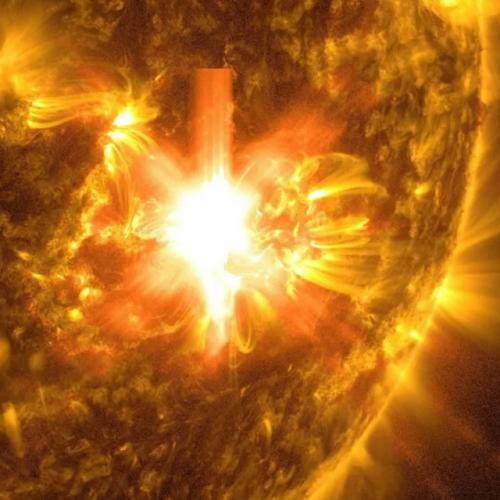 По данным ран, ночью произошло три вспышки предпоследнего класса мощности. 01