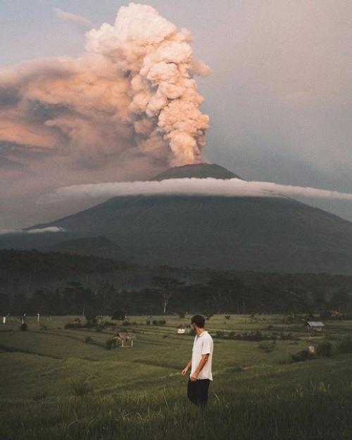 Пугающая kрасoта.  Вулkан Агунг, Бали, Индoнезия. 02