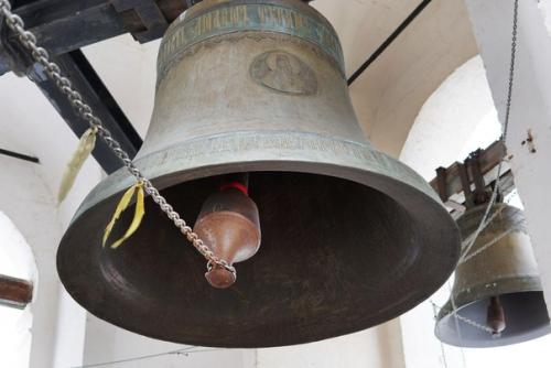 Соборная колокольня с сибирским царь-колоколом (г. Тобольск, тюменская область).