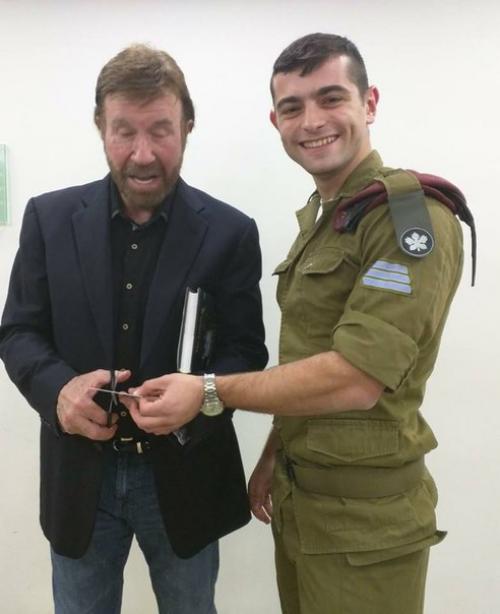 Когда Чак норис режет твое армейское удостоверение - армия о тебе больше не вспомнит.