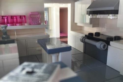 Из деталей Lego можно собрать что угодно - даже полноценный автомобиль (да, некоторые и такое делали. 02