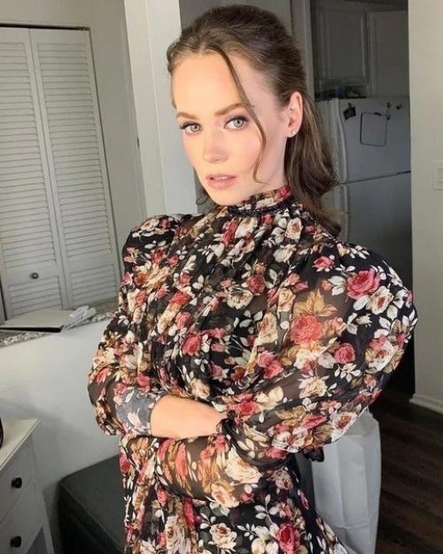 Новая девушка Гарика харламова очень на асмус похожа. 02