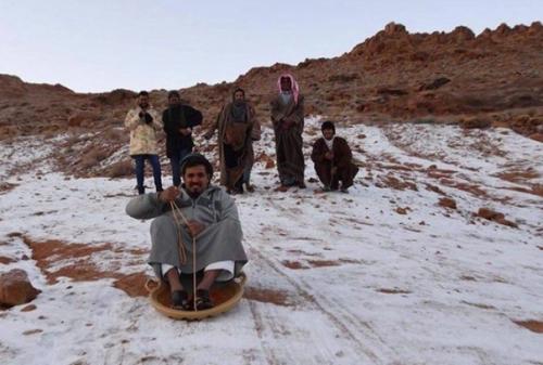 Что бывает когда в саудовской Аравии выпадает снег. 03