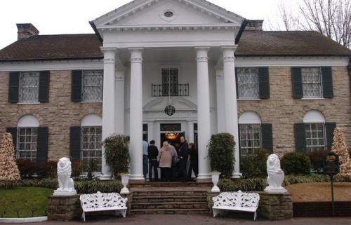 Американка, обвиненная в попытке продать особняк Элвиса Пресли, может провести в тюрьме 20 лет. 02