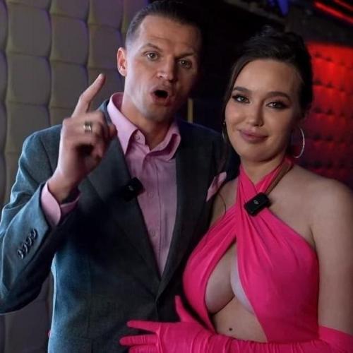 Жена футболиста, известная блогерша Анастасия Костенко, призналась, что её утомляют постоянные обсуждения, касающиеся размера её груди. 02