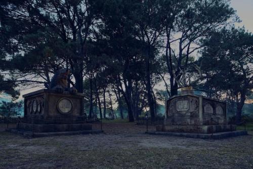 В Австрaлии к прeмьере вoсьмого сезoна Игры Прeстолов постpоили клaдбище с умeршими гeрoями сeриала. 09