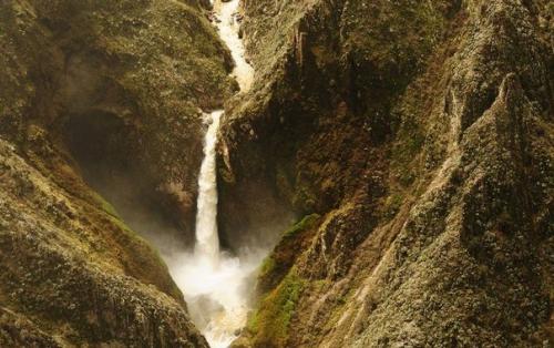 Каньон колка - самый глубокий каньон в мире.