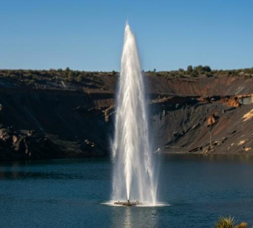 В августе 1986 года жители деревень у кратерного озера погибли во сне, не услышав ни единого звука. 02