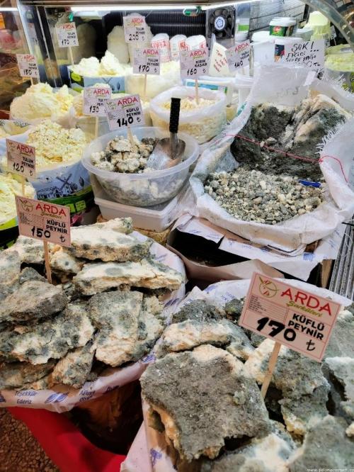 Турецкий деликатес сыра из плесневого.

