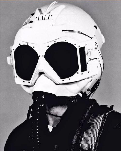 Очки Plzt - поляризующийся ЦТС (цирконат - титанат свинца. 01