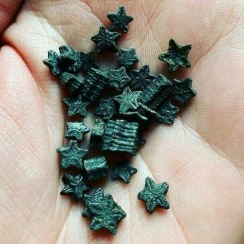 В реках Англии веками находили маленькие каменные 