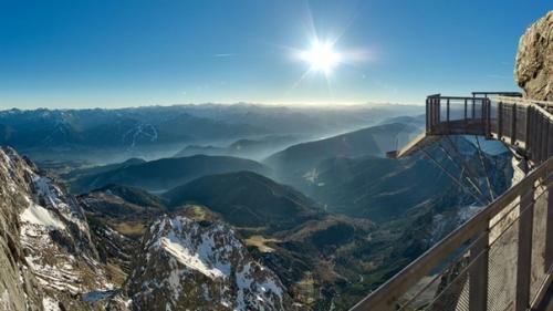 Мост на леднике дахштайн, Австрия.