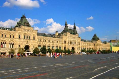 Гум - легендарный торговый центр в самом центре столицы, Россия.

