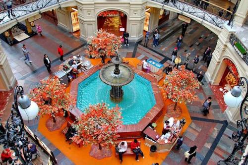 Гум - легендарный торговый центр в самом центре столицы, Россия. 04