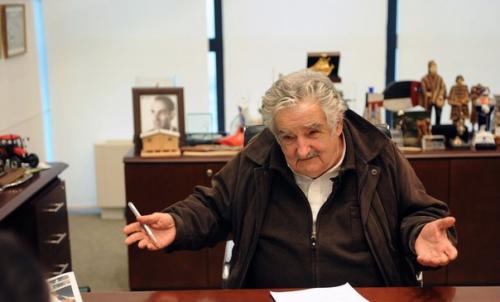 Хосе Альберто мухика кордано - президент Уругвая, и его стиль жизни мало похож на то, как обычно живут сильные мира сего. 02