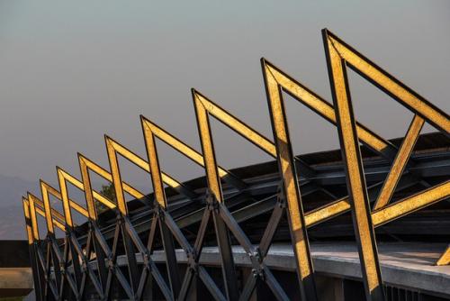 Деревянный мост и терраса, предназначенные для наслаждения красотой заката в Измире. 06