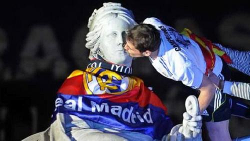 Фонтан сибелес.  Фонтан сибелес - одна из самых известных достопримечательностей Мадрида. 05