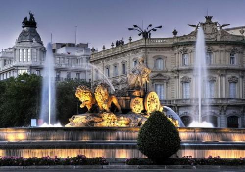 Фонтан сибелес.  Фонтан сибелес - одна из самых известных достопримечательностей Мадрида. 04