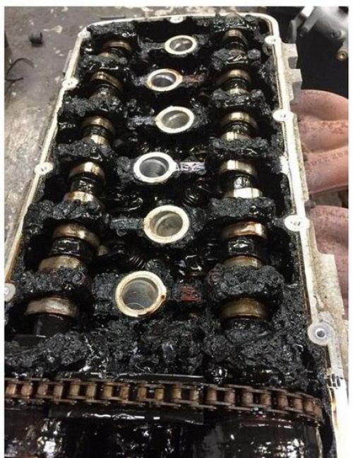 Почему нужно менять масло в двигателе?