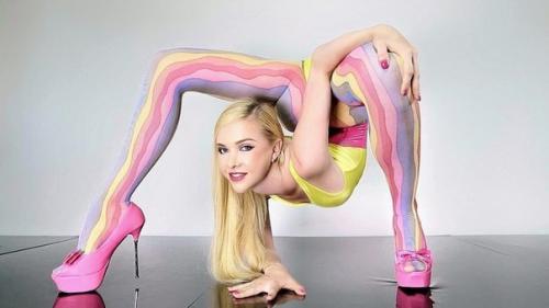 Профессиональная артистка злата является обладательницей звания самой гибкой женщины в мире. 02