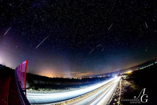 Сегодня ночью и в ночь с 11 на 12 августа прошел метеоритный дождь персеиды. 04