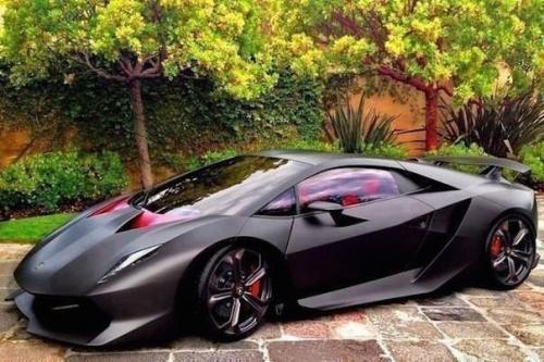 Lamborghini Sesto Elemento (дословный перевод с итальянского - Шестой Элемент) - автомобиль компании Lamborghini на шасси модели Gallardo.