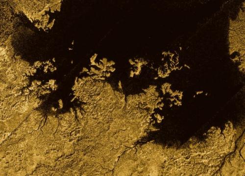 Кассини подтвердил существование на Титане системы каньонов.