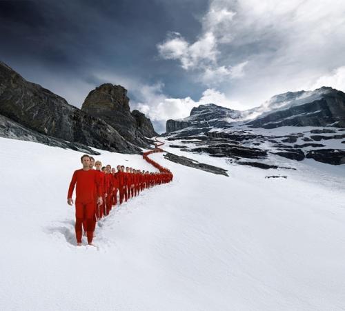 Самая рискованная фотосессия 2015 года развернулась на легендарной вершине маттерхорн. 01