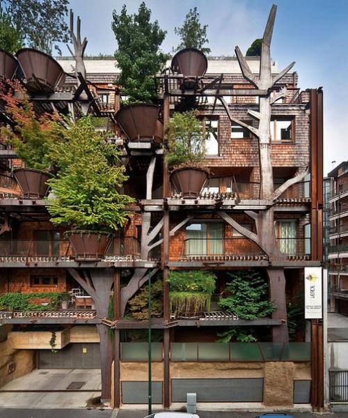 Уникальный урбанистический дом с деревьями в Италии. 09