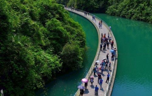 Аллея над водой в Китае. 04