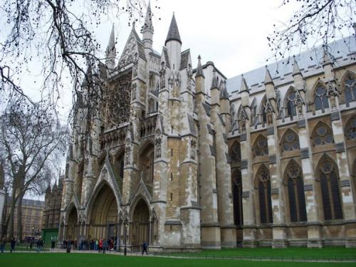 Англия - восхитительно красивая страна, с богатой историей и особыми традициями, многие из которых стали нарицательными для всего мира. 02