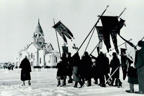Церковь - это бизнес, который не платит налоги. 

