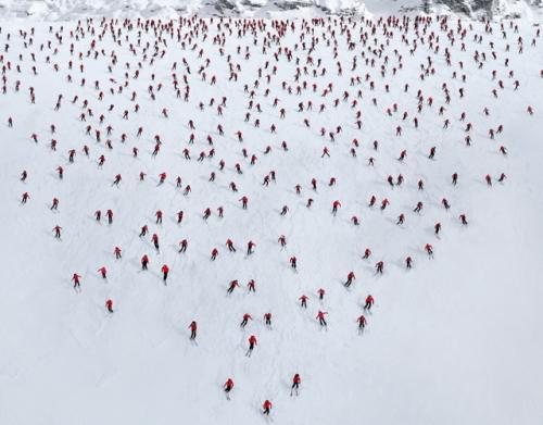 Самая рискованная фотосессия 2015 года развернулась на легендарной вершине маттерхорн. 05