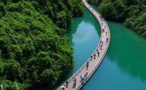 Аллея над водой в Китае. 06