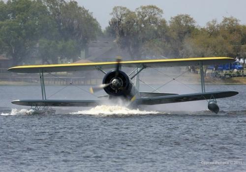 Считают более безопасной аварийную посадку на воду, и это мнение подтверждается статистикой. 02