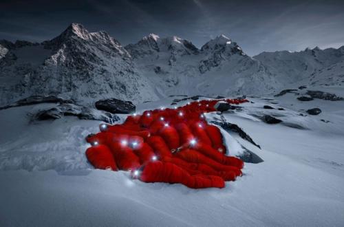 Самая рискованная фотосессия 2015 года развернулась на легендарной вершине маттерхорн. 08