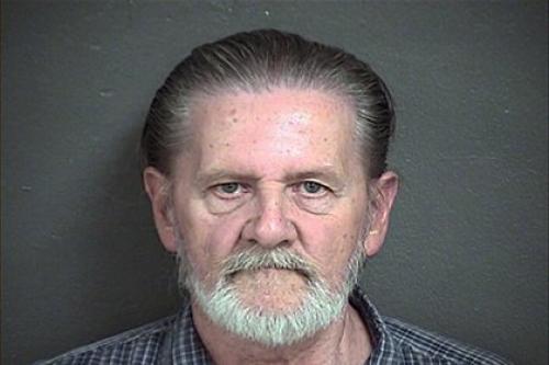 Уставший от жены 70-летний американец решил ограбить банк и сесть в тюрьму.

