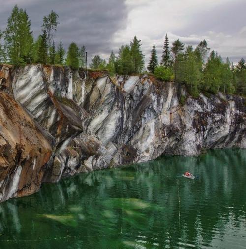 Рускеала - это село с уникальной природой и славной историей, вблизи которого расположен одноимённый горный парк. 01